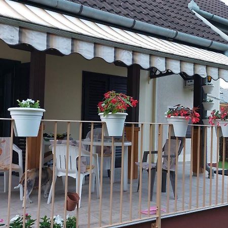 Hotel Adam Vendeghaz Siófok Exterior foto