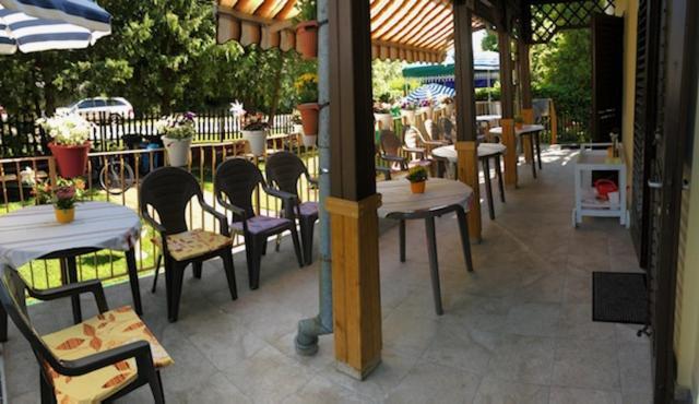 Hotel Adam Vendeghaz Siófok Exterior foto