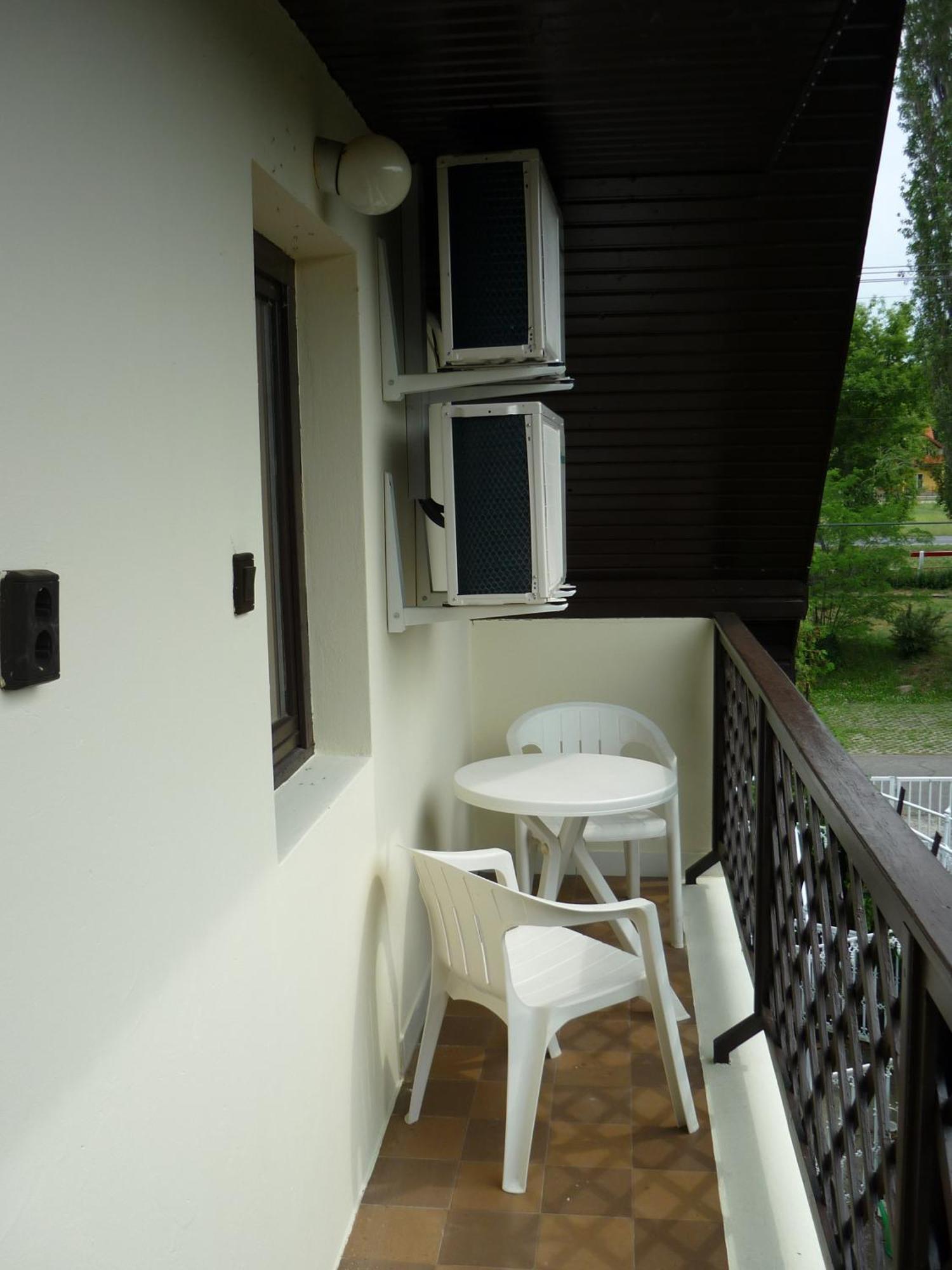 Hotel Adam Vendeghaz Siófok Zimmer foto